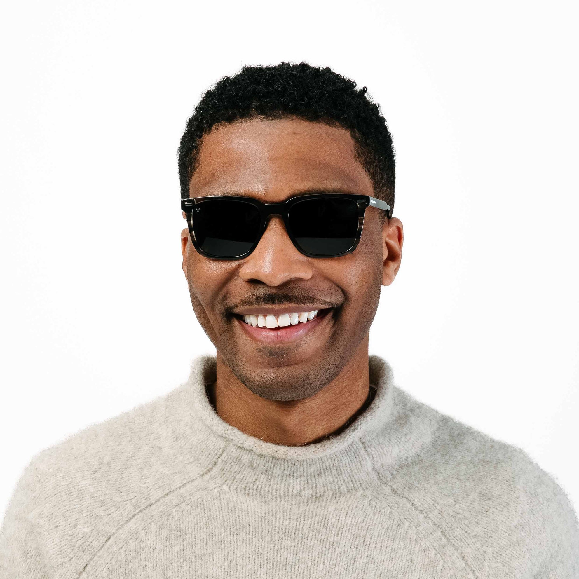 Men's Sunglasses - The Cooper - Smoke | Vincero Collective