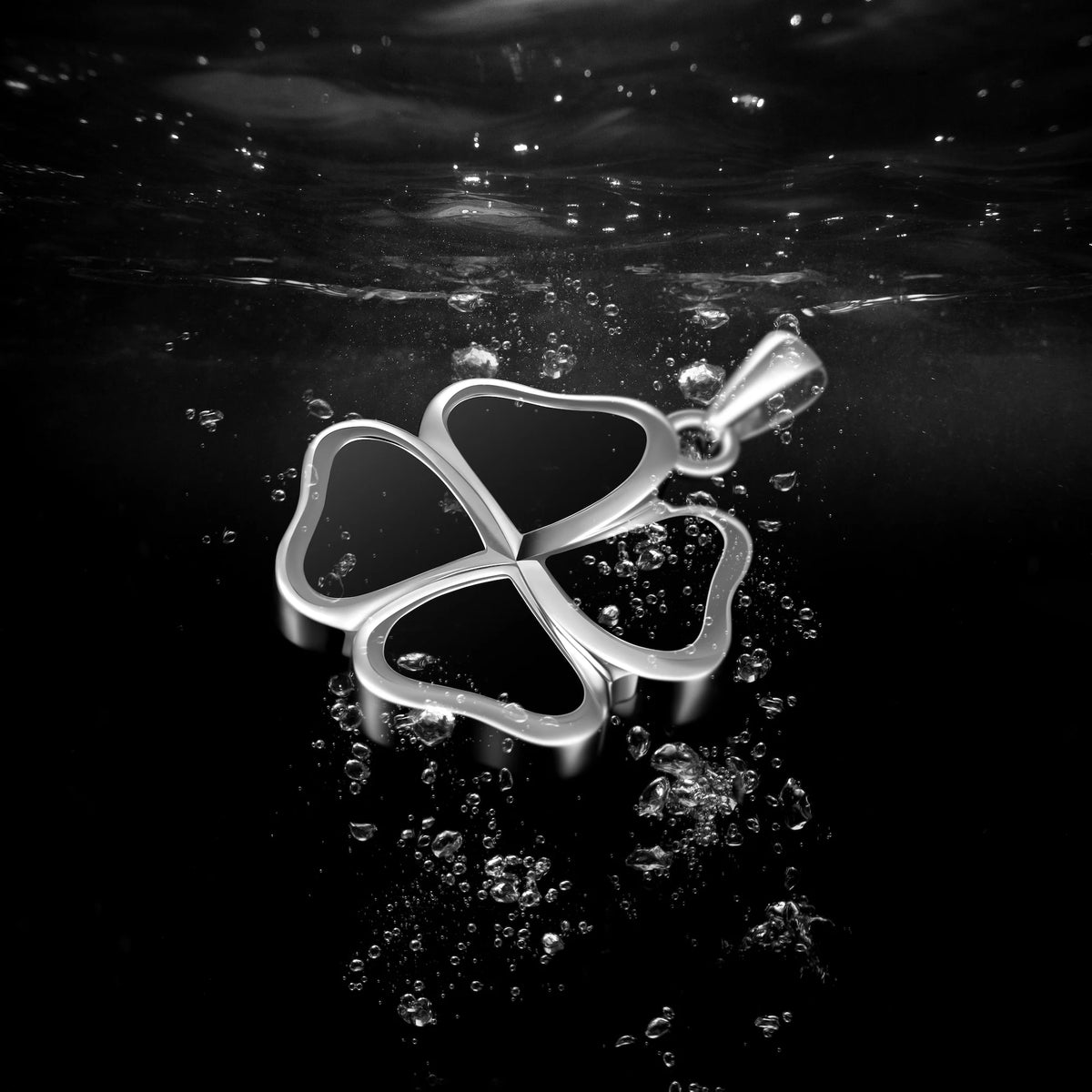 Clover Pendant - Silver Onyx