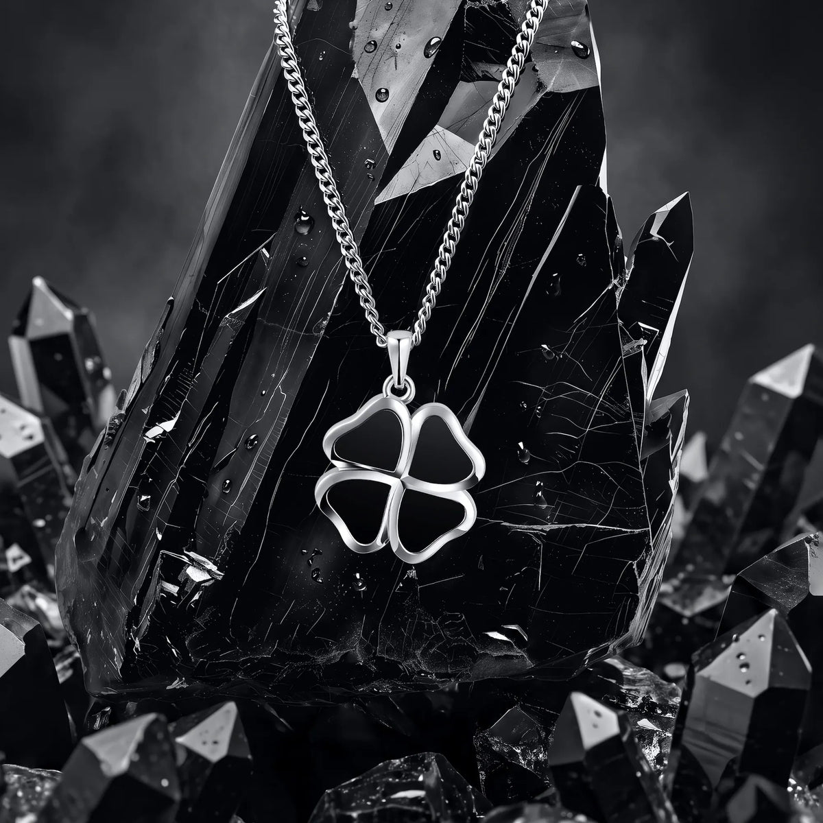 Clover Pendant - Silver Onyx