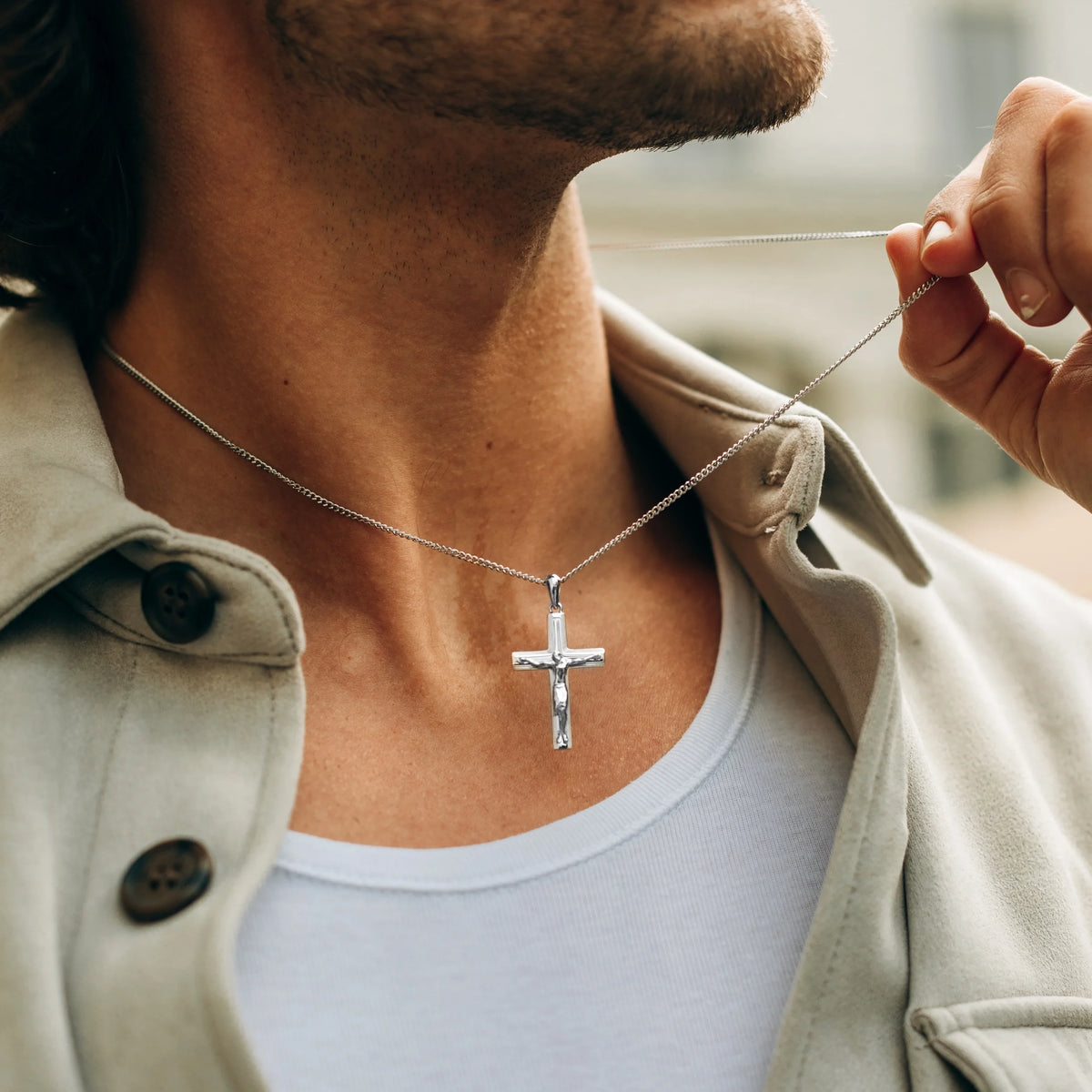 Silver chain necklace with a cross pendant 