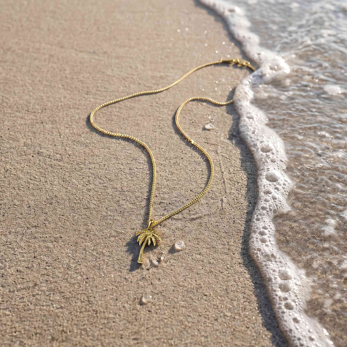 Palm Tree pendant for men lying on the sand 