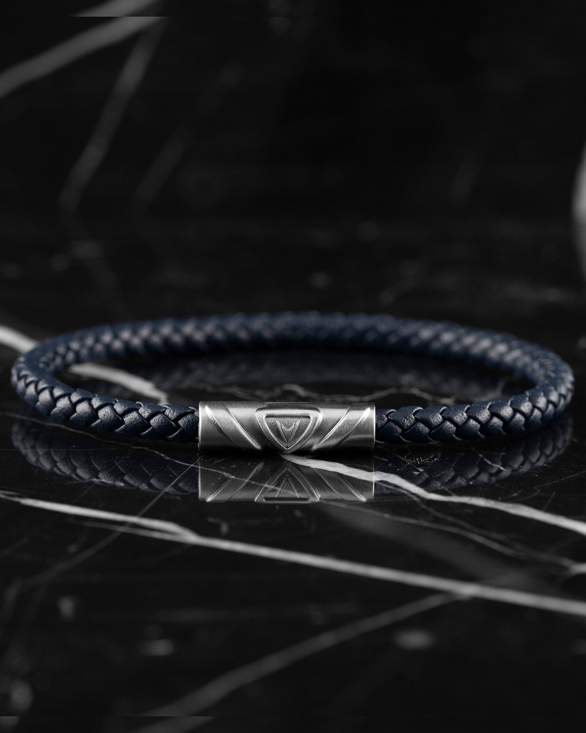 【sincero】シンプルカニューレバンド The Delta Single - Navy/Silver | Vincero Watches | Vincero Collective