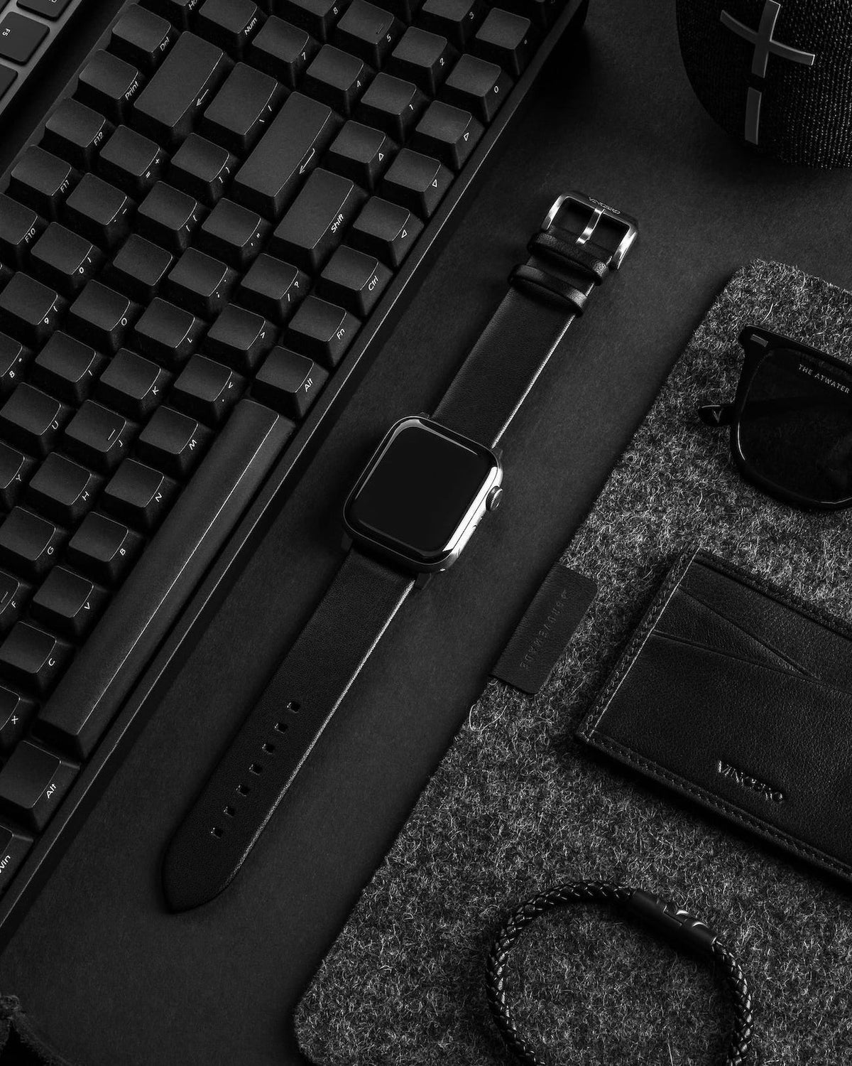 Vincero Mens Leather Apple Watch Strap Black