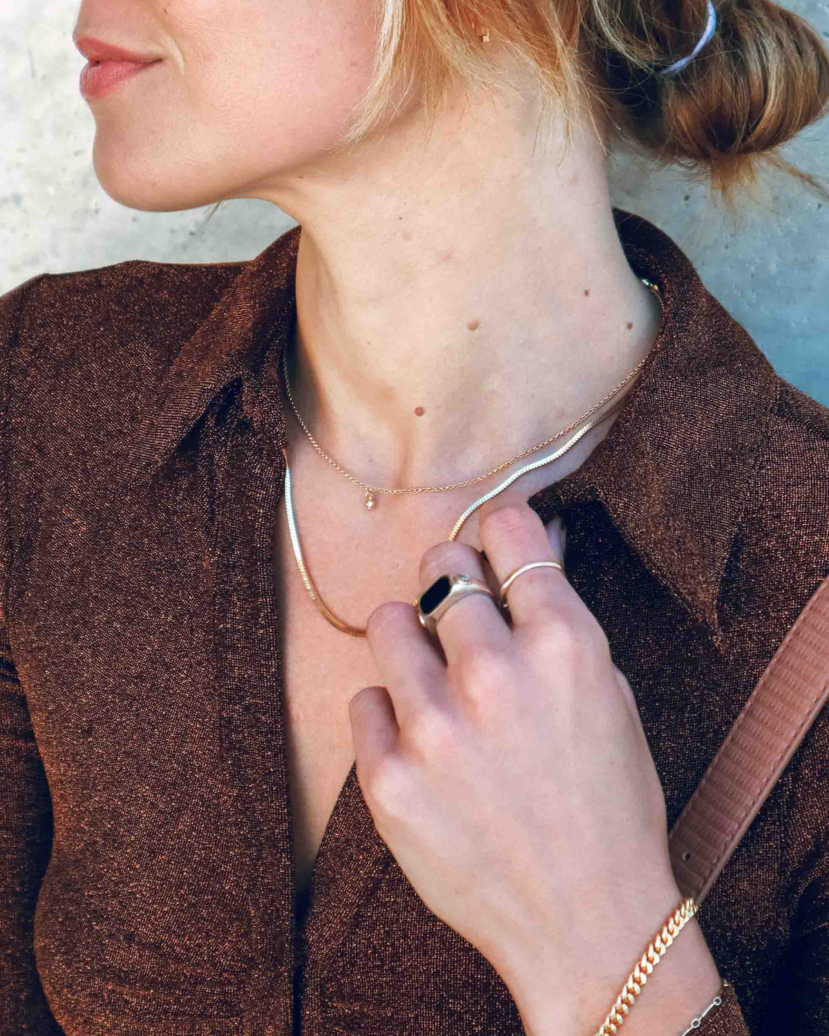 Women's Luxury Gold Cable Chain Choker Type Necklace with Sapphire Stone Pendant and Parrot Clasp